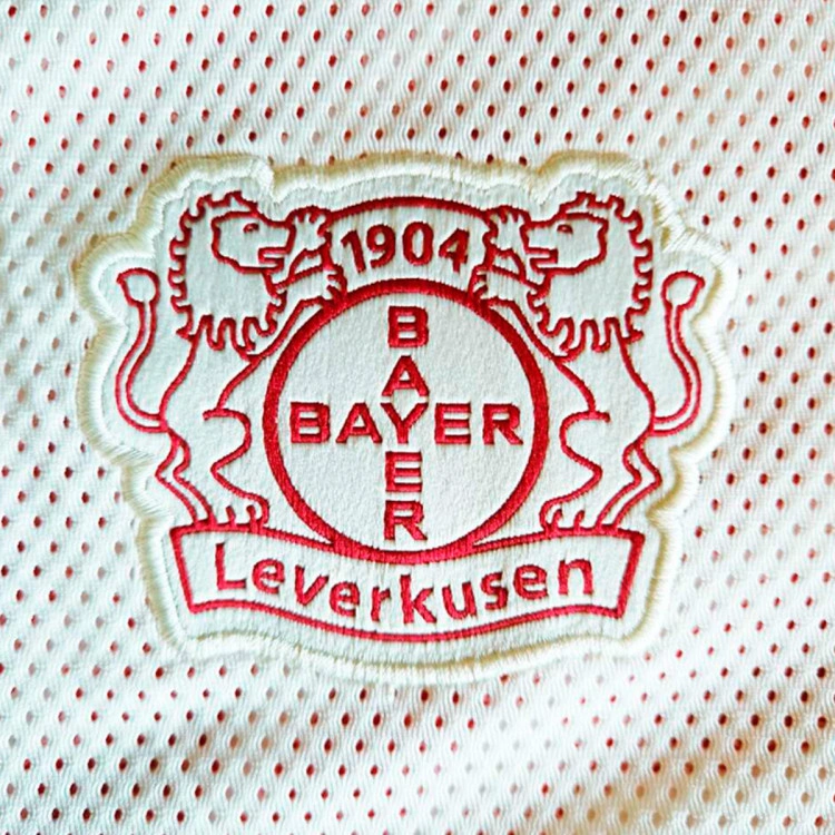 chaqueta-new-balance-bayern-leverkusen-pre-match-2025-2026-beige-2