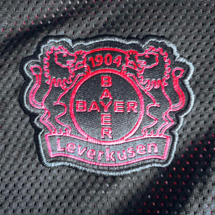 chaqueta-new-balance-bayern-leverkusen-pre-match-2025-2026-black-2