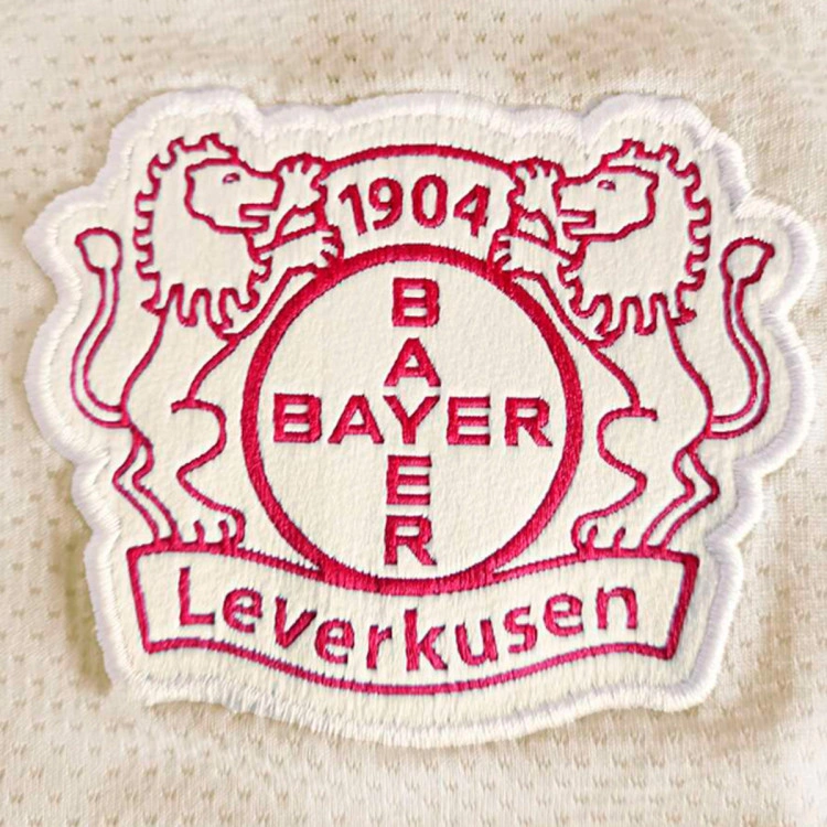 camiseta-new-balance-bayern-leverkusen-pre-match-2025-2026-beige-2
