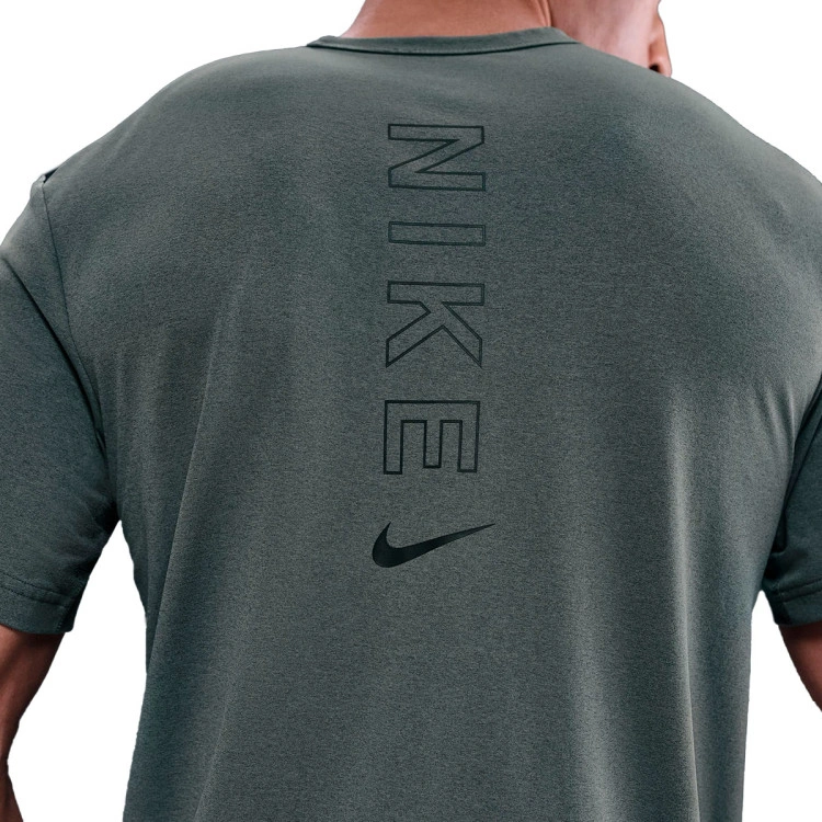camiseta-nike-sportswear-dri-fit-iron-grey-black-3