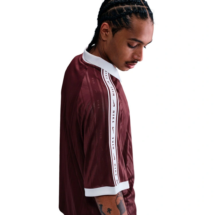camiseta-nike-sportswear-city-side-burgundy-crush-3