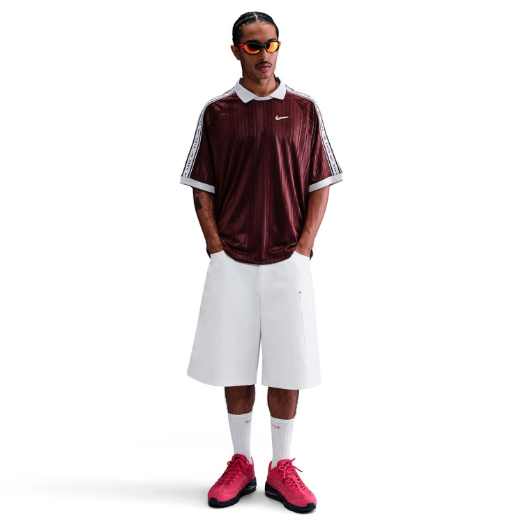 camiseta-nike-sportswear-city-side-burgundy-crush-4