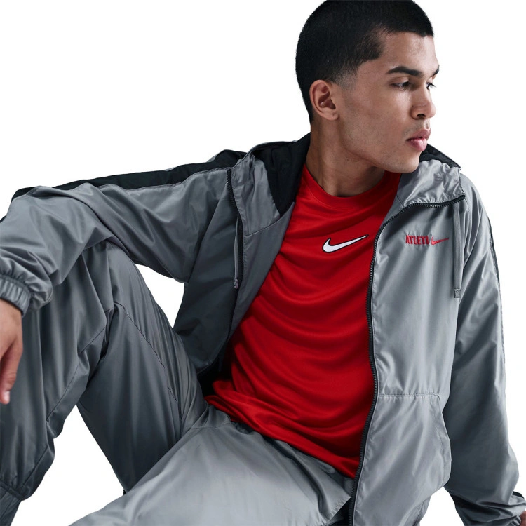 chandal-nike-atletico-de-madrid-fanswear-2025-2026-smoke-grey-black-sport-red-no-sponsor-7