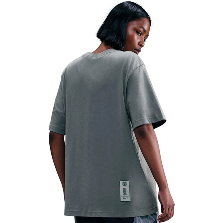 camiseta-nike-fc-barcelona-fanswear-2025-2026-mujer-smoke-grey-1