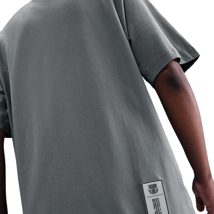 camiseta-nike-fc-barcelona-fanswear-2025-2026-mujer-smoke-grey-3