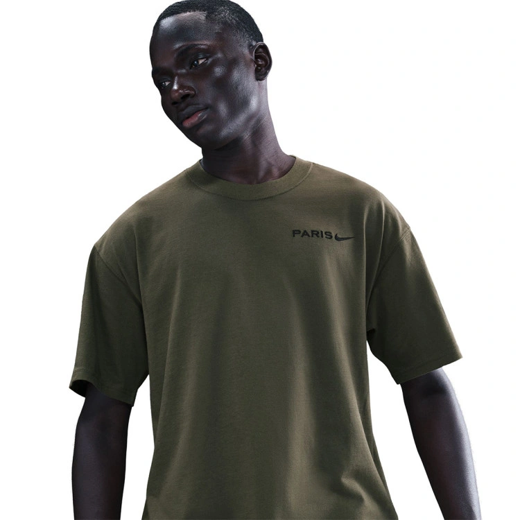 camiseta-nike-psg-fanswear-2025-2026-cargo-khaki-2