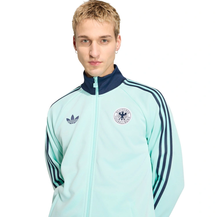 chaqueta-adidas-alemania-fanswear-mundial-originals-adicolor-fanswear-mundial-2026-semi-flash-aqua-2