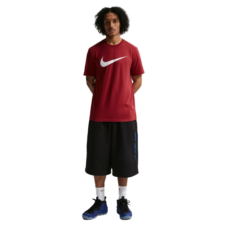 camiseta-nike-sportswear-swoosh-team-crimson-4