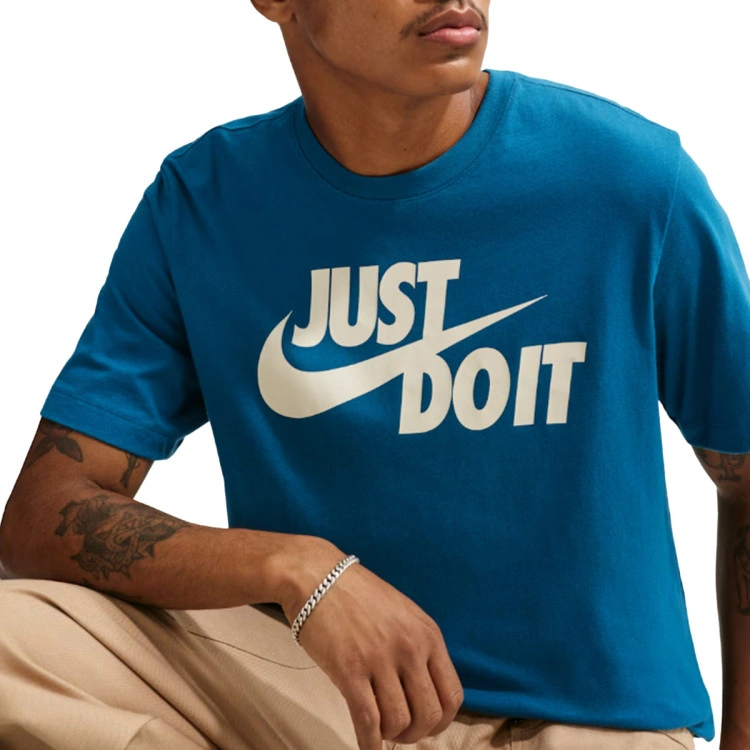 camiseta-nike-sportswear-just-do-it-swoosh-court-blue-2