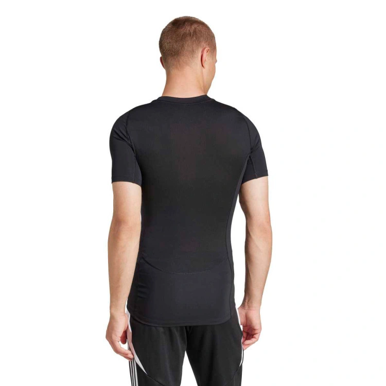 camiseta-adidas-techfit-black-1
