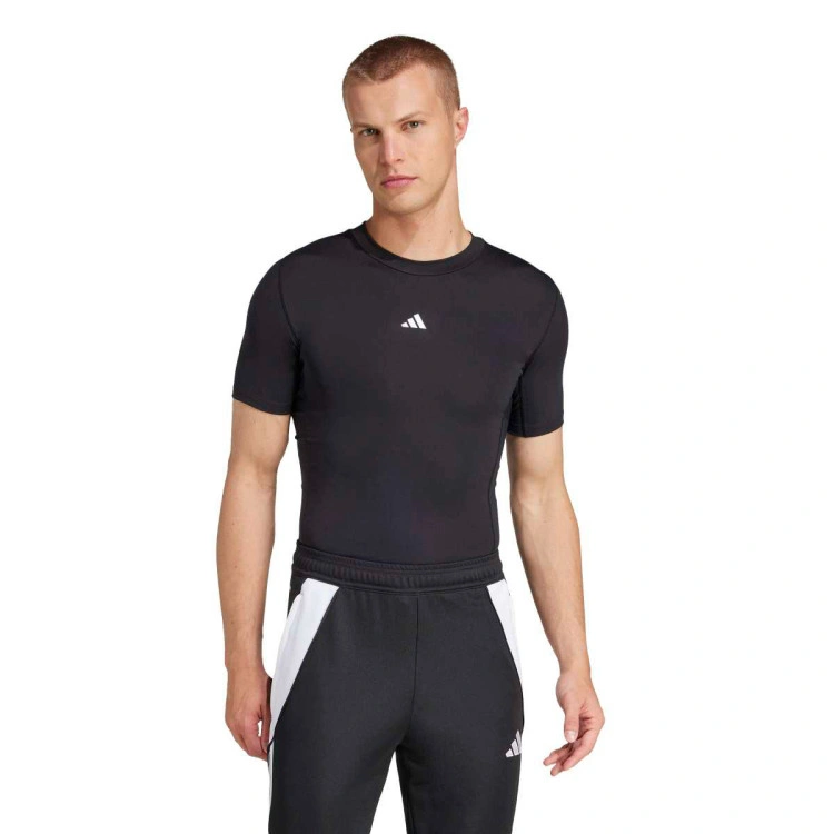 camiseta-adidas-techfit-black-2