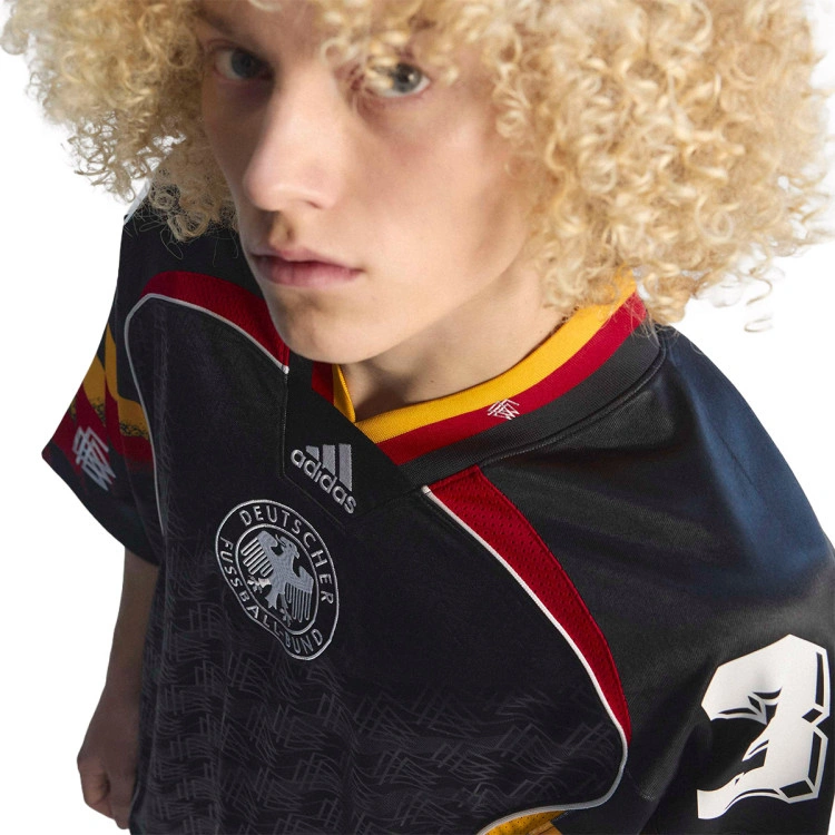 camiseta-adidas-bringback-remixed-alemania-black-3