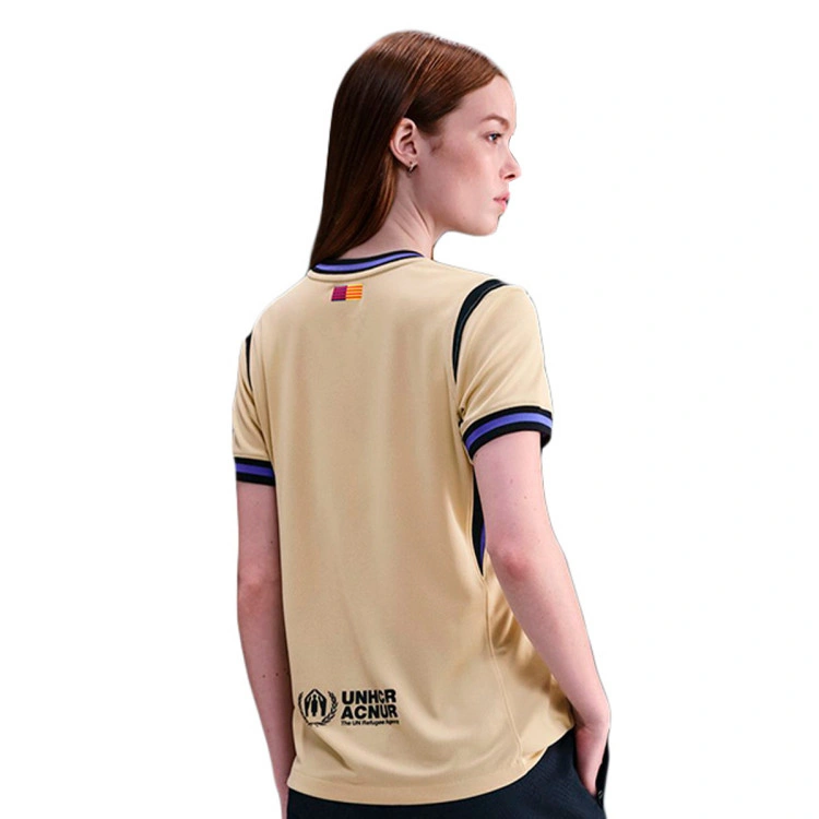 camiseta-nike-fc-barcelona-segunda-equipacion-2025-2026-mujer-gold-1