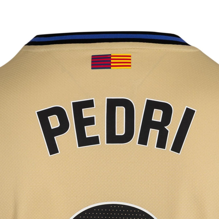 camiseta-nike-pedri-fc-barcelona-segunda-equipacion-x-kobe-2025-2026-gold-1