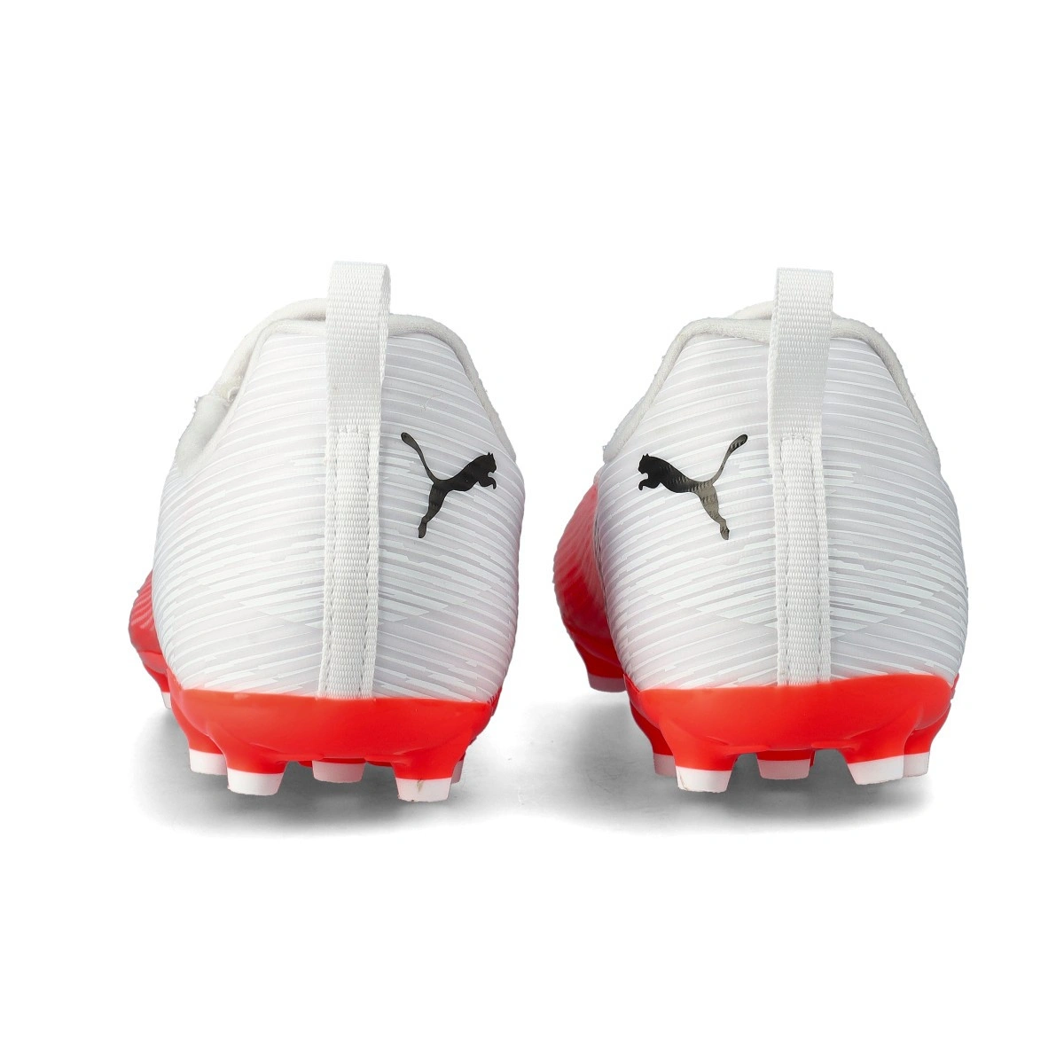 bota-puma-ultra-7-match-mg-nino-blanco-4