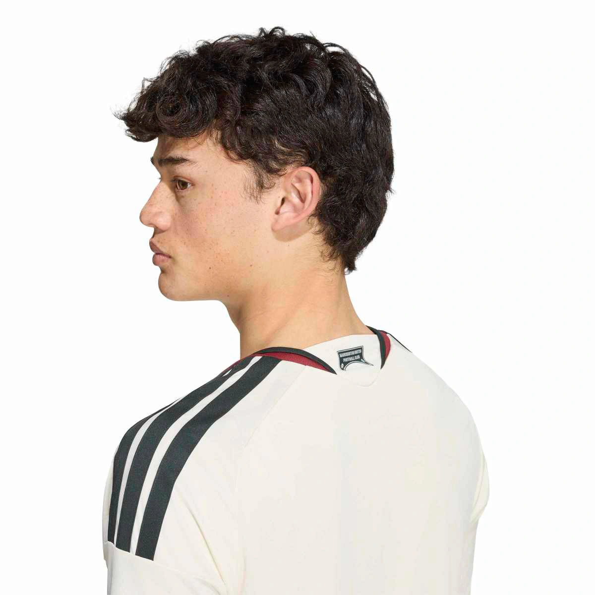 camiseta-adidas-manchester-united-tercera-equipacion-2026-2027-ivory-3
