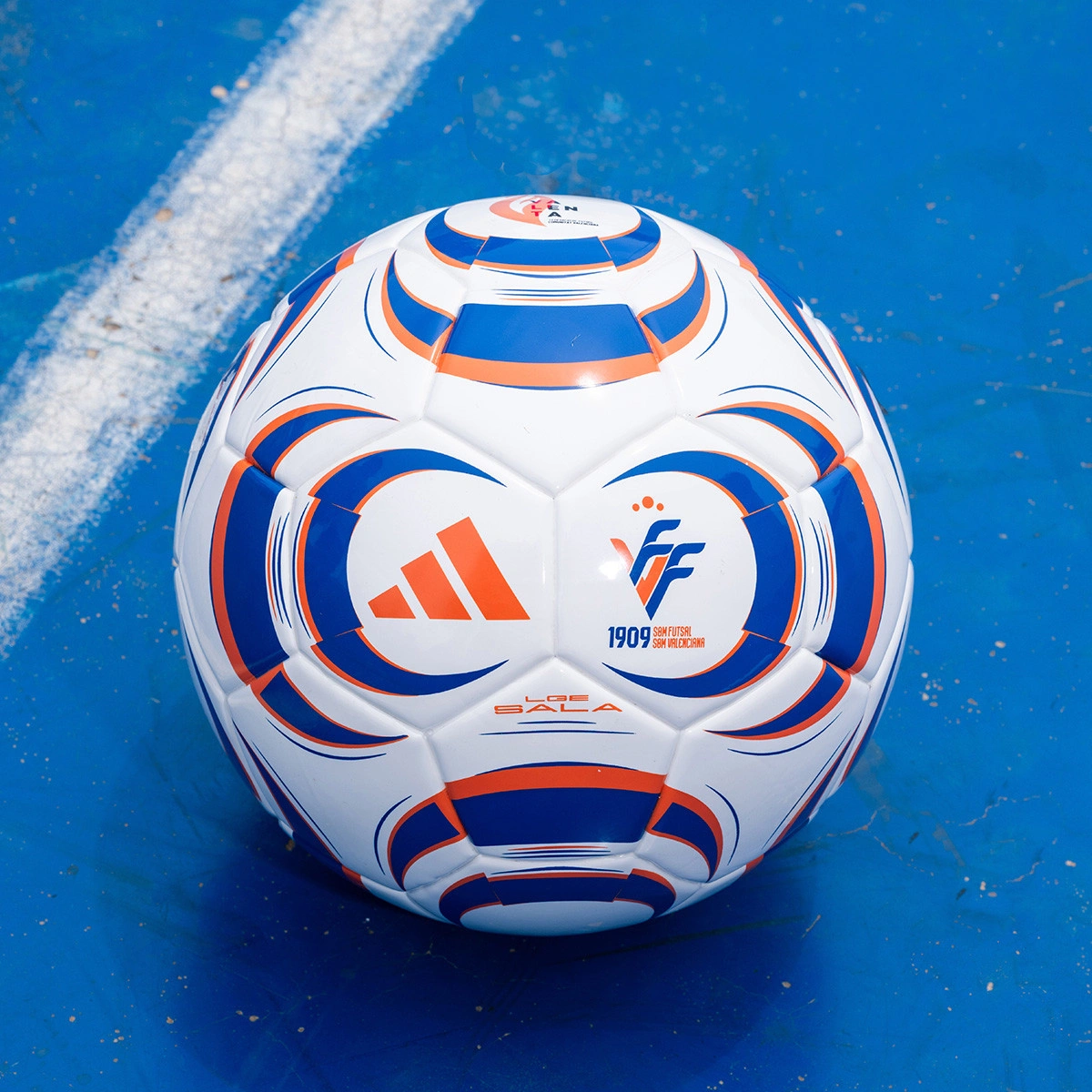 balon-adidas-tiro-ffcv-league-sala-ball-white-navy-orange-1