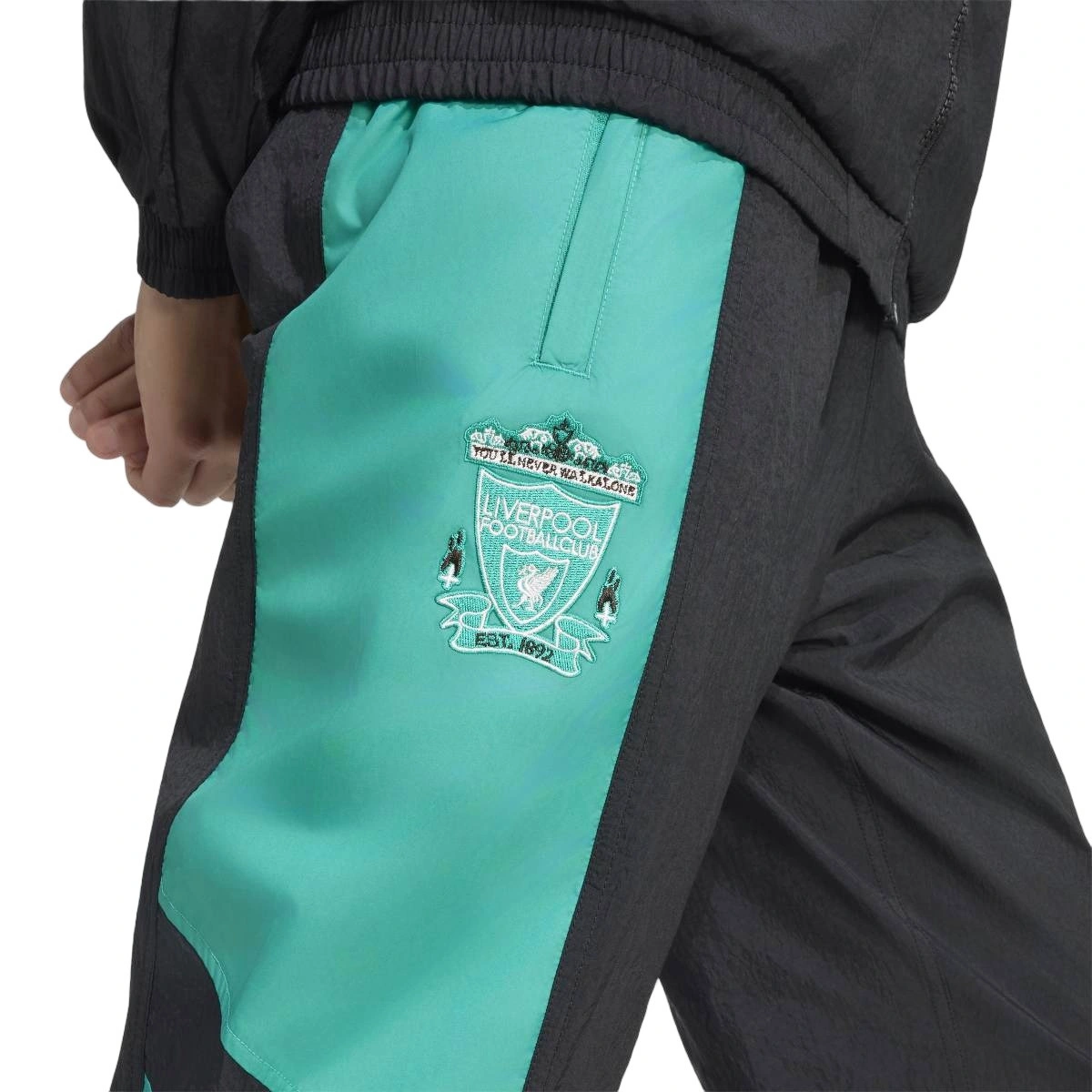pantalon-largo-adidas-liverpool-fc-fanswear-2026-2027-black-equipment-green-2