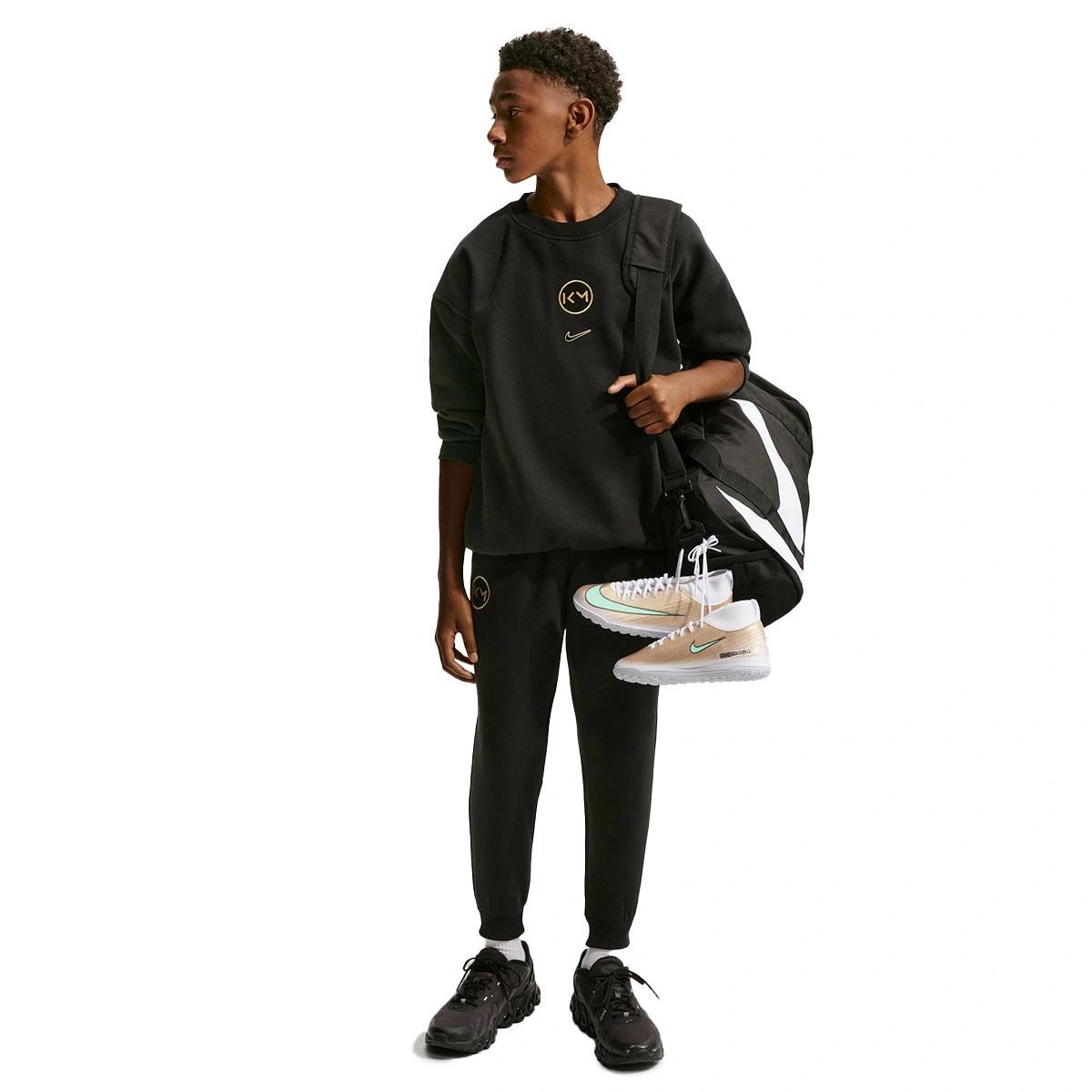 sudadera-nike-kylian-mbappe-club-fleece-black-metallic-gold-4