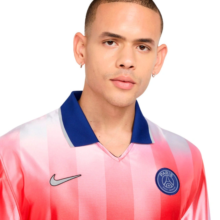 camiseta-nike-psg-fanswear-2026-2027-pink-beam-black-black-field-silver-no-spon-se-2