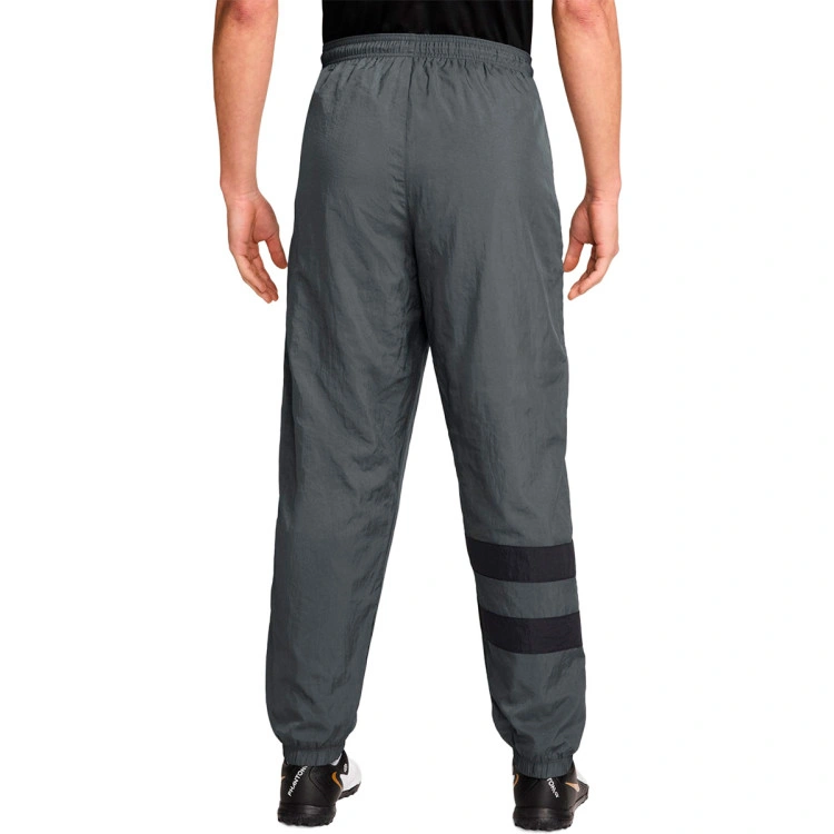 pantalon-largo-nike-inter-milan-fanswear-2026-2027-iron-grey-black-tour-yellow-1