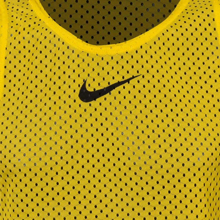 peto-nike-small-logo-crew-amarillo-3