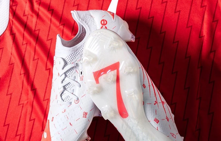 post card post-botas-de-futbol-pies-anchos-nb-furonjpeg15.webp