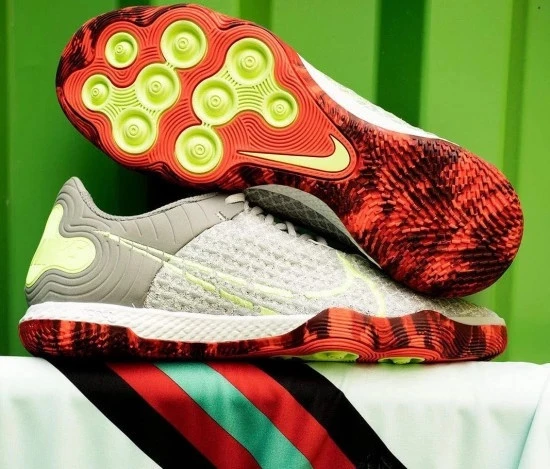 post card post-nike-lunar-gato-vs-nike-react-gato-react-suelajpeg17.webp