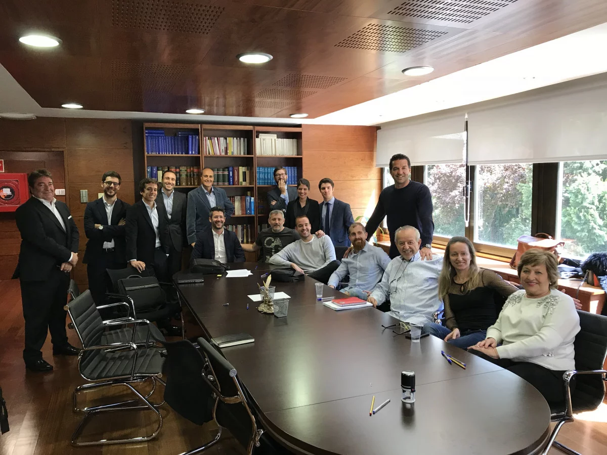 post card meridia-firma-acuerdo.webp