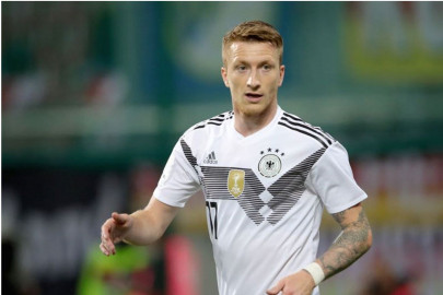 Marco Reus avec des chaussures sans lacets?