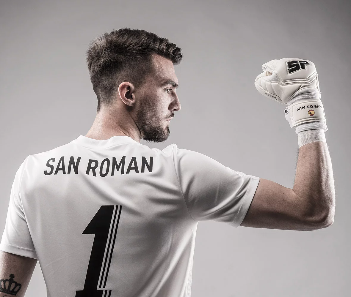 post card jugador-white.webp