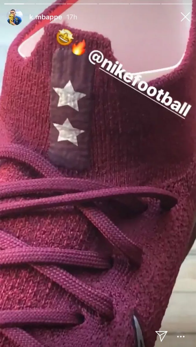 post card Post-Botas-Mbappe-08.webp