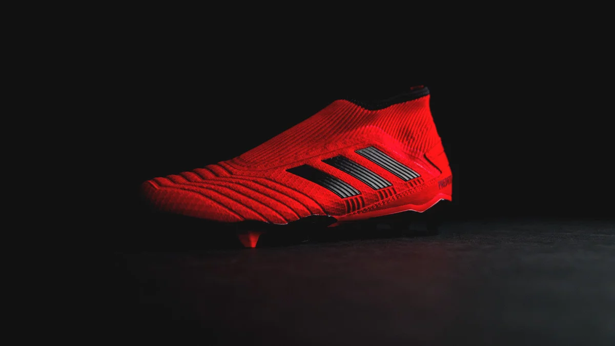 post card adidas-predator-sin-cordones-gama-baja-2.webp