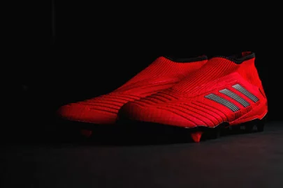 adidas-predator-sin-cordones-gama-baja-portada.webp