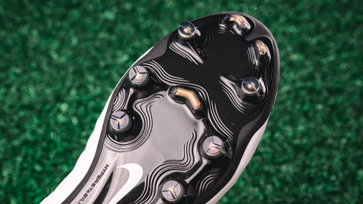 post card Nike-Tiempo-White-Gold-blog-3.webp