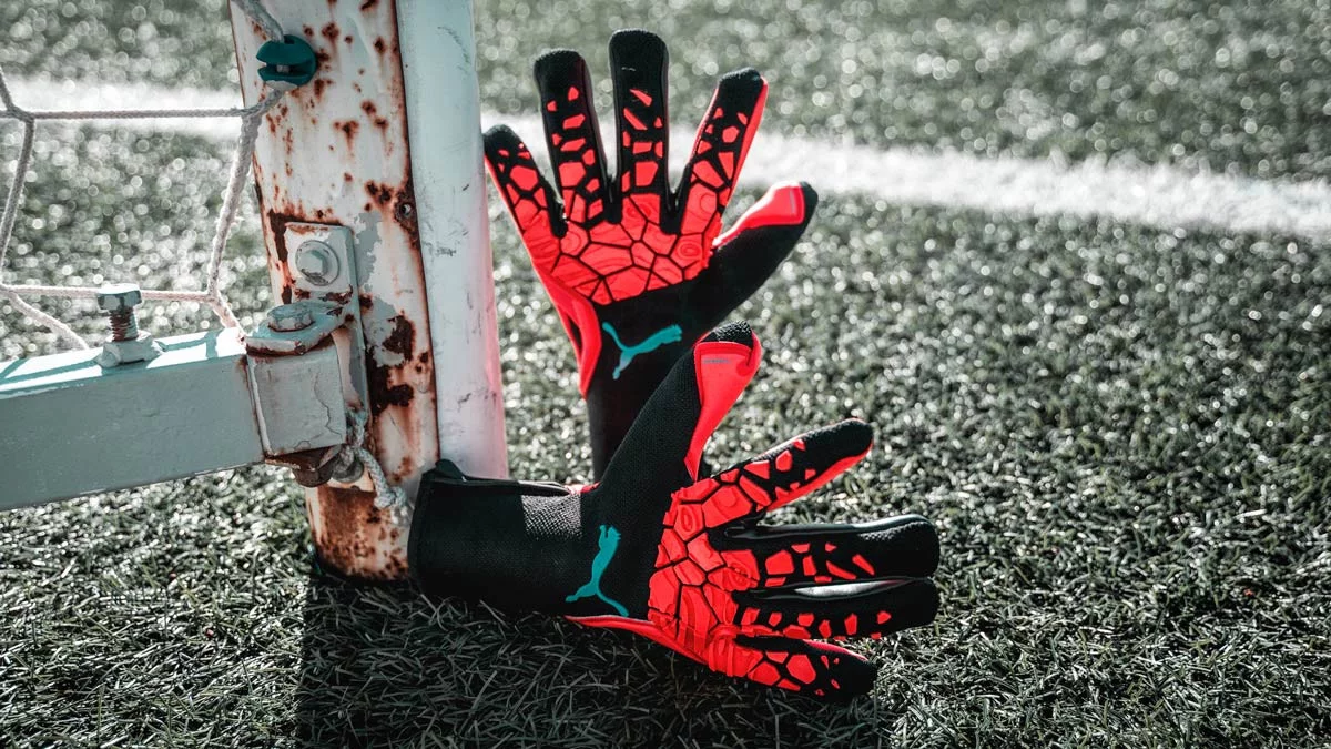 post card Post-Guante-Puma-Future-Grip-3.webp