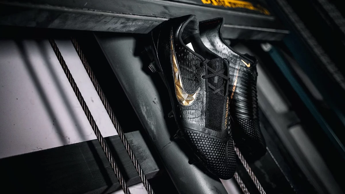 post card botas_futbol_nike_black_lux_phantom_vnm_buena.webp