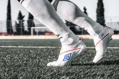 UMBRO MEDUSAE III LES CHAUSSURES SANS LACETS FAITES PAR LES ANGLAIS