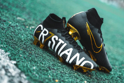 NOUVELLES CHAUSSURES DE FOOT DÉDIÉES À CRISTIANO RONALDO