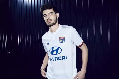 maillot-domicile-olympique-lyonnais-ol-lyon-2019-2020-adidas-12-1400x1120.webp