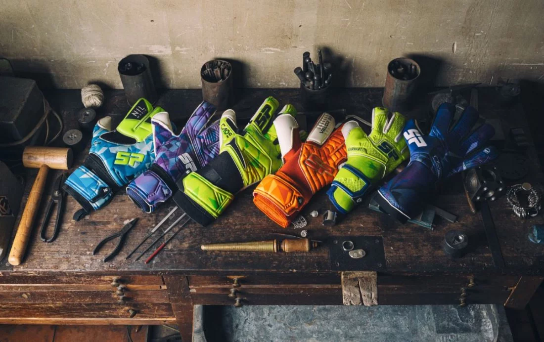 post card blog-reparar-guantes-rotos-keepest.webp