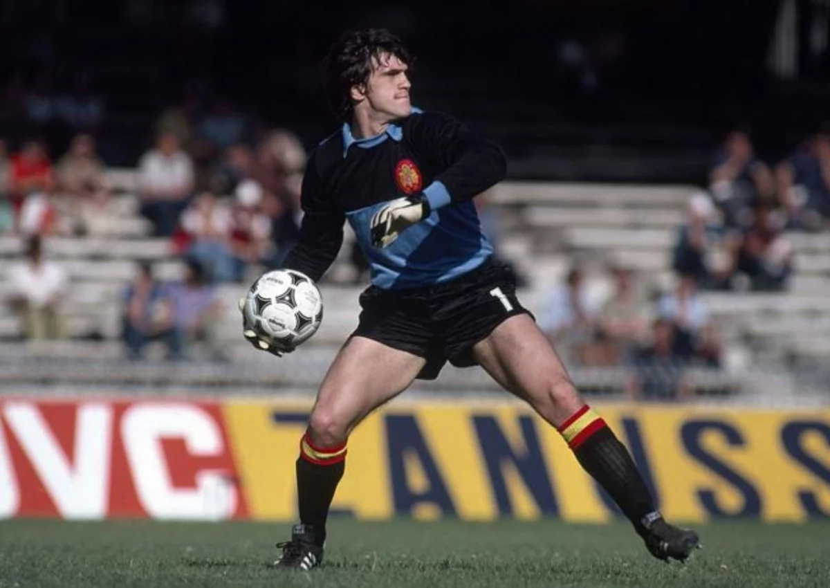 post card blog-día-del-portero-español-4.webp