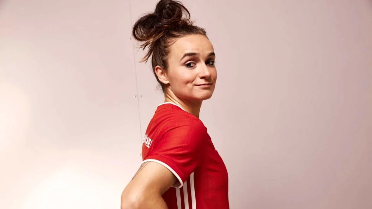 post card Post-Camiseta-Bayern-Munich-2021-futbolemotion-5.webp