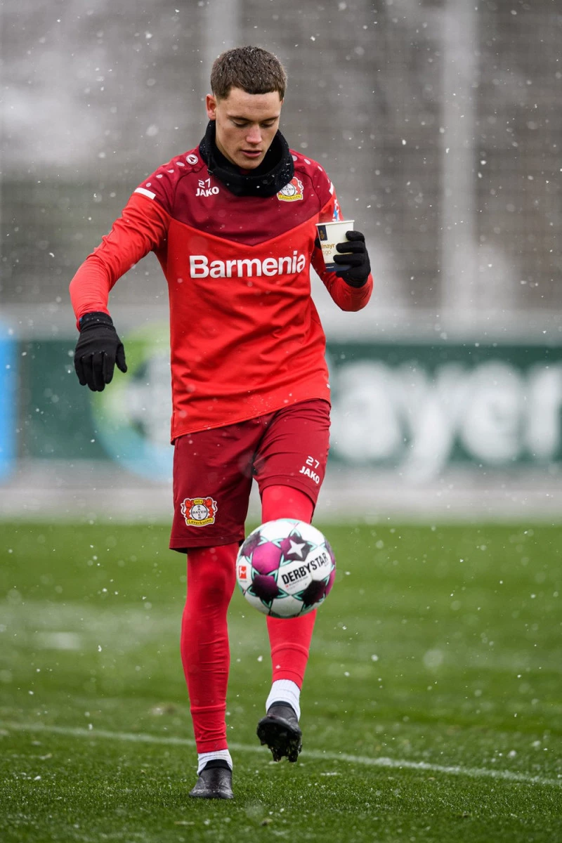 post card post-adidas-x-blackout-lejos.webp