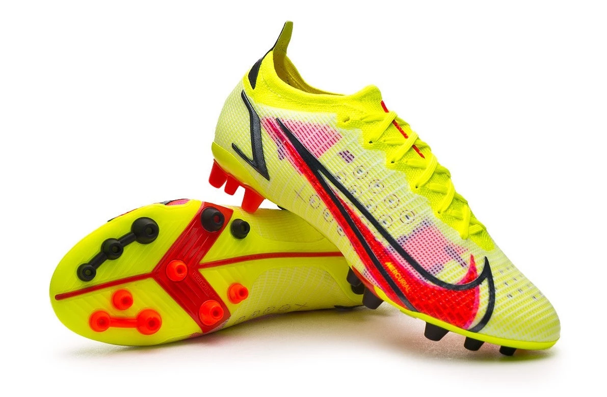 post card post-jugadores-con-botas-ag-Nike-Mercurial-t.webp