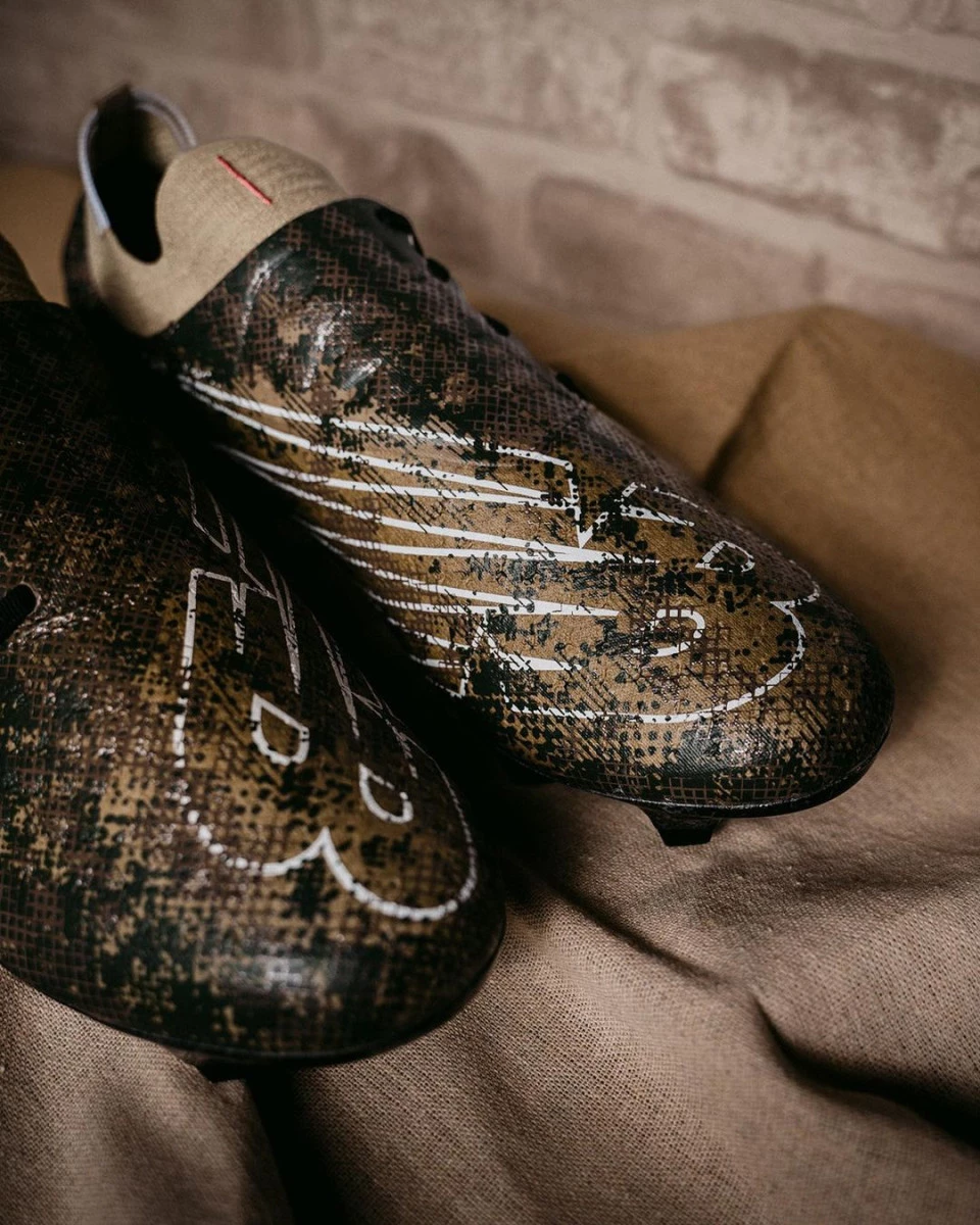 post card post-new-balance-stone-island-frontal.webp