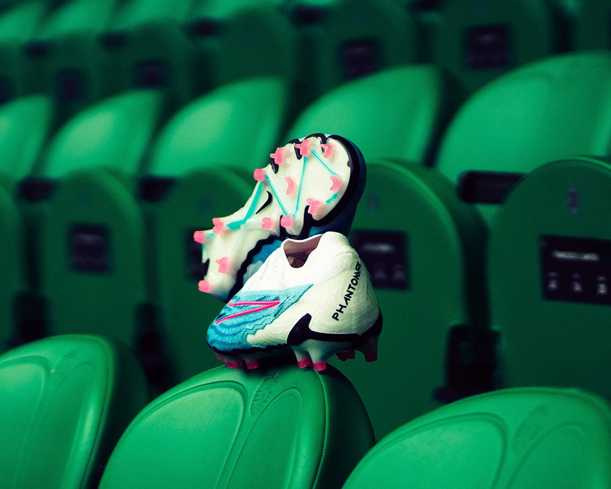 post card post-adidas-predator-vs-nike-phantom-gx-phantom-suela.webp