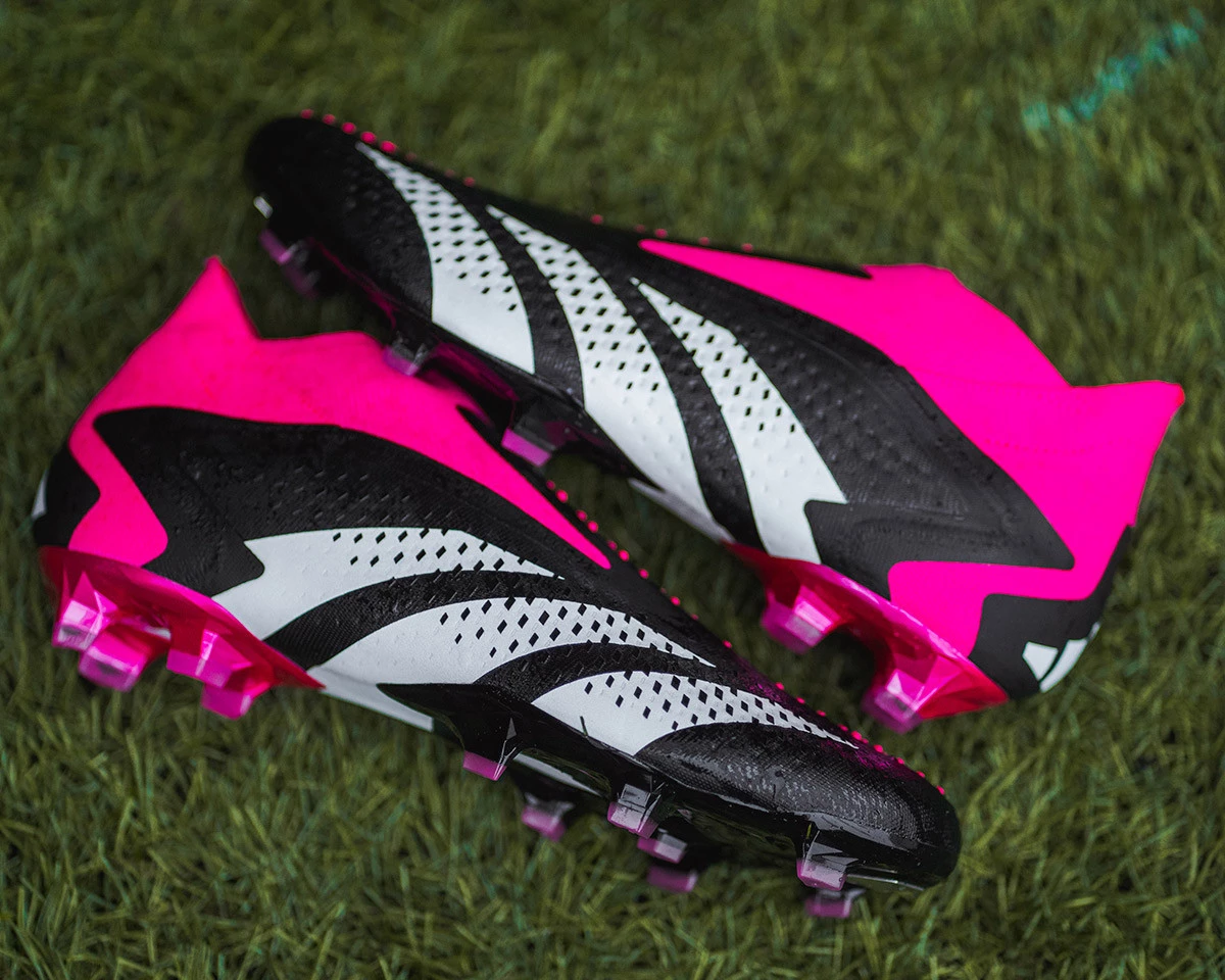 post card post-adidas-predator-vs-nike-phantom-gx-pred-suela.webp