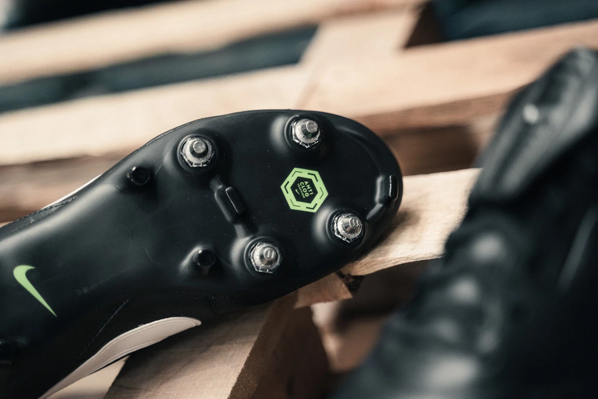 post card post-adidas-copa-gloro-vs-nike-tiempo-premier-tres-suela.webp