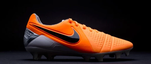 post card 1681826045post-nike-deja-botas-de-piel-maestrii.webp